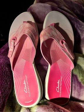 Clarks Pink Women’s Cloudsteppers Slip-On Sandals size 9